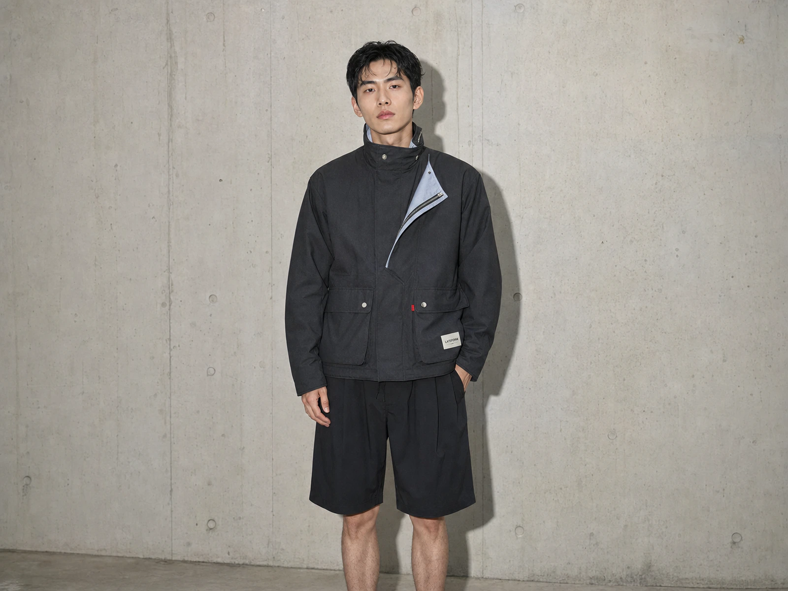 직접 플래시 아래의 LATEFORM RELAY JACKET