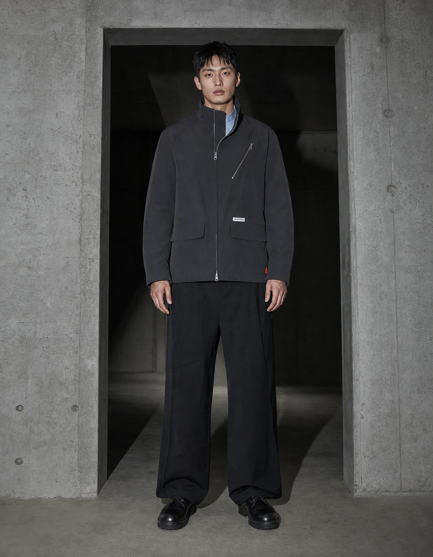 RELAY JACKET을 입은 게이트키퍼 룩