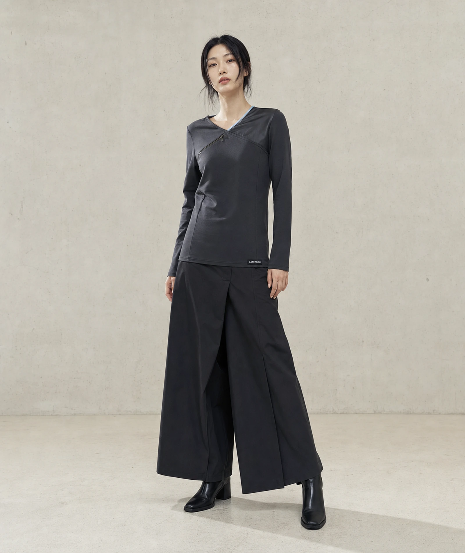0시 40분 HALF-LIGHT TOP 룩