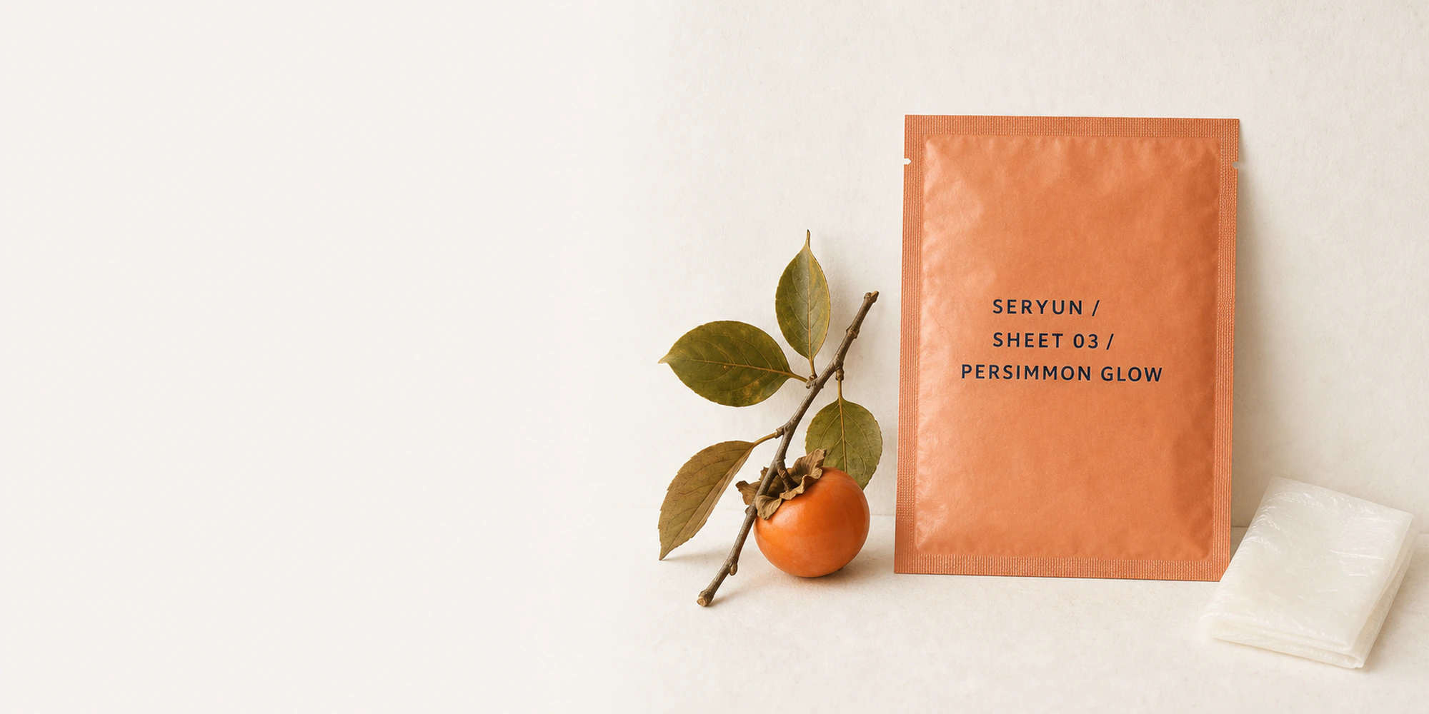 SERYUN SHEET 03 PERSIMMON GLOW 파우치와 감나무 가지